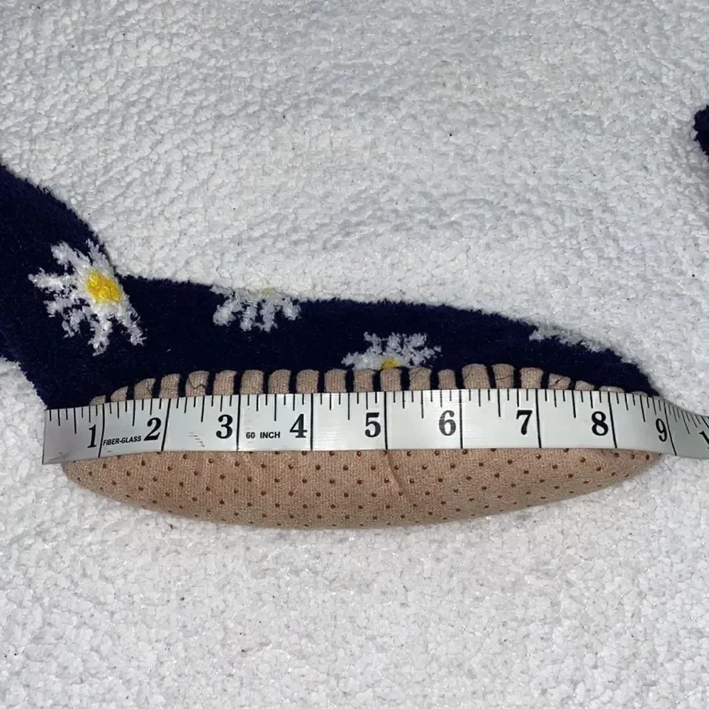 Old Navy Girls Printed Slippers Sock(Size Medium)